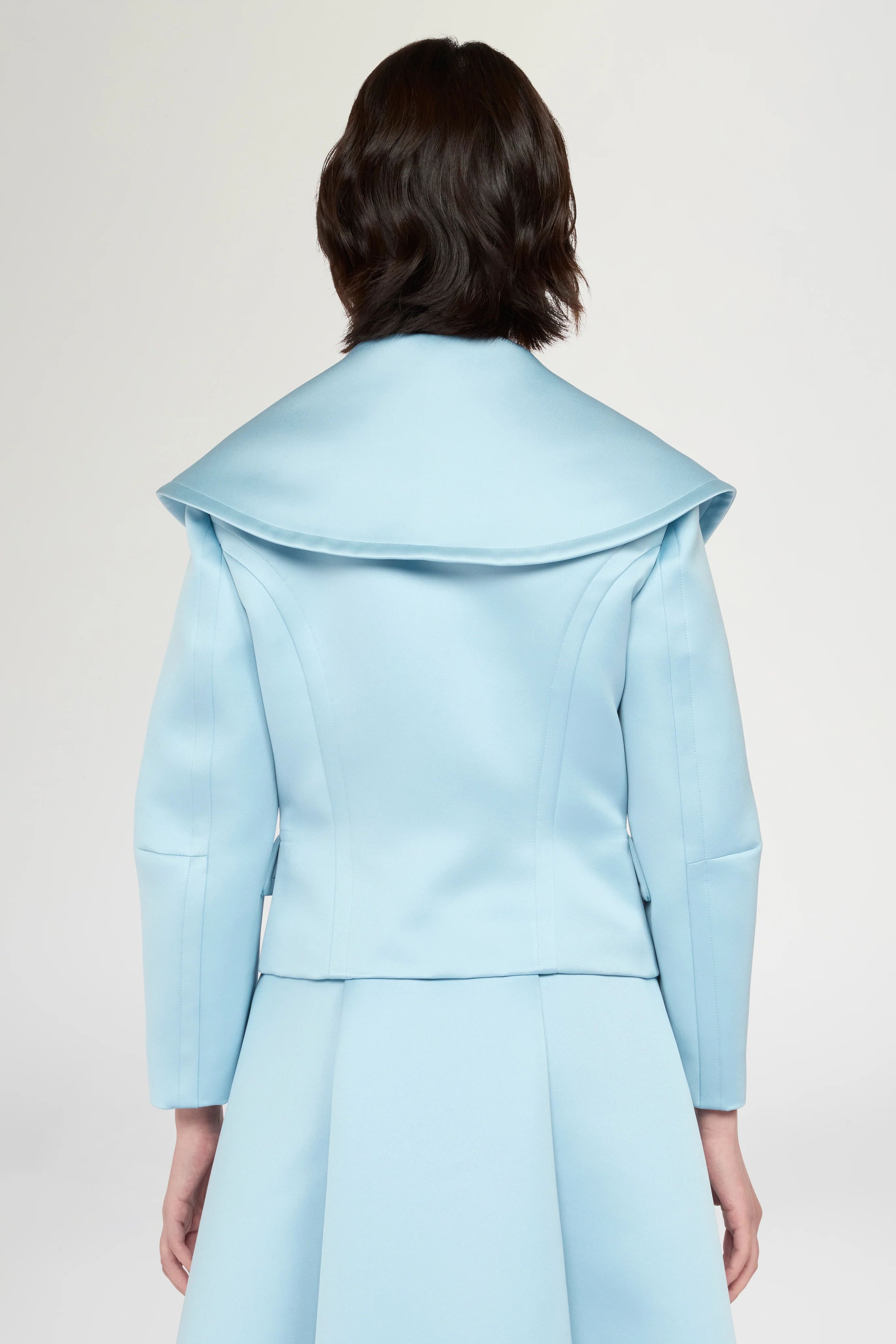 Cropped Fitted Jacket with Oversized Collar - Image 3