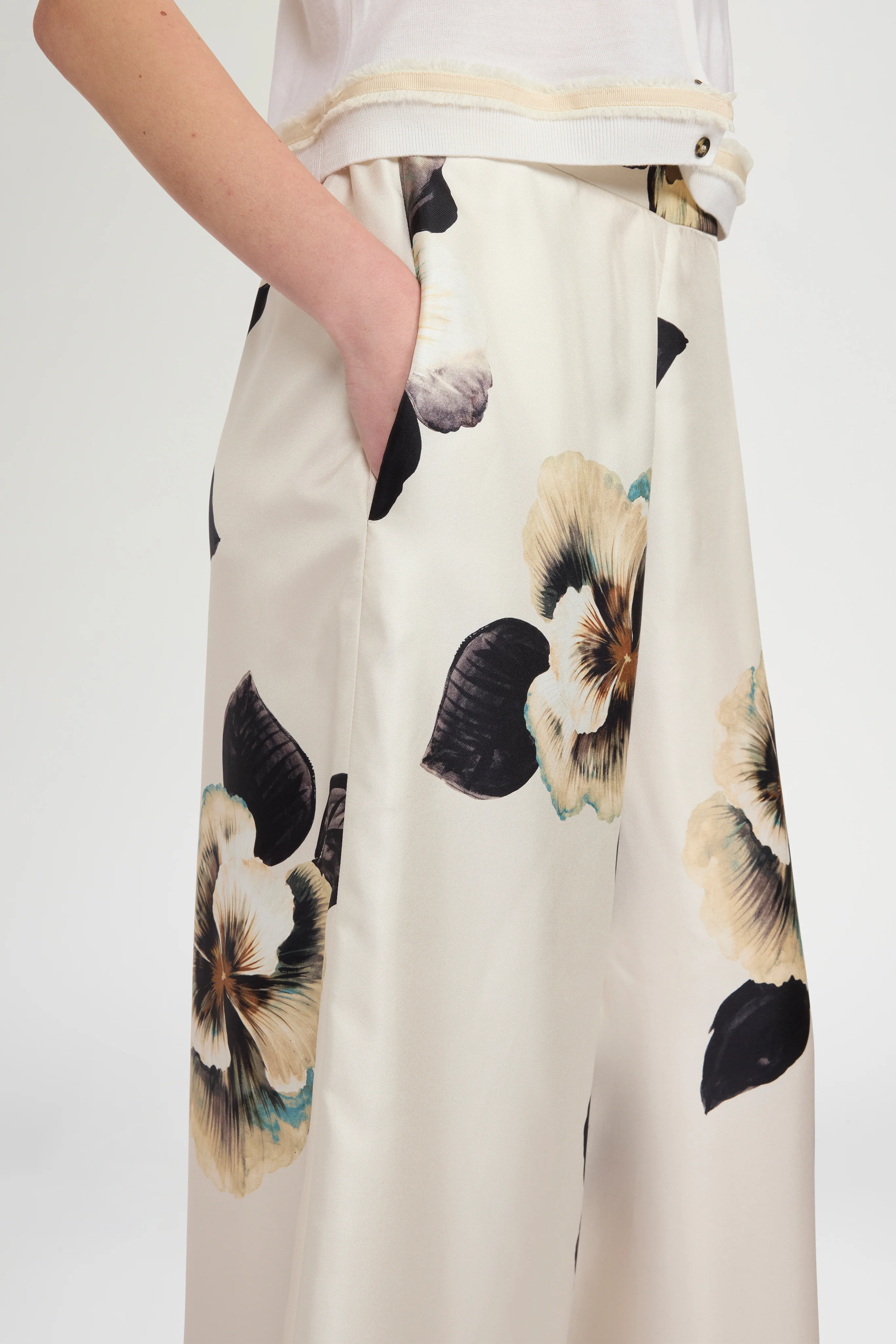Palazzo Pants in Silk Twill with Floral Print - Image 4