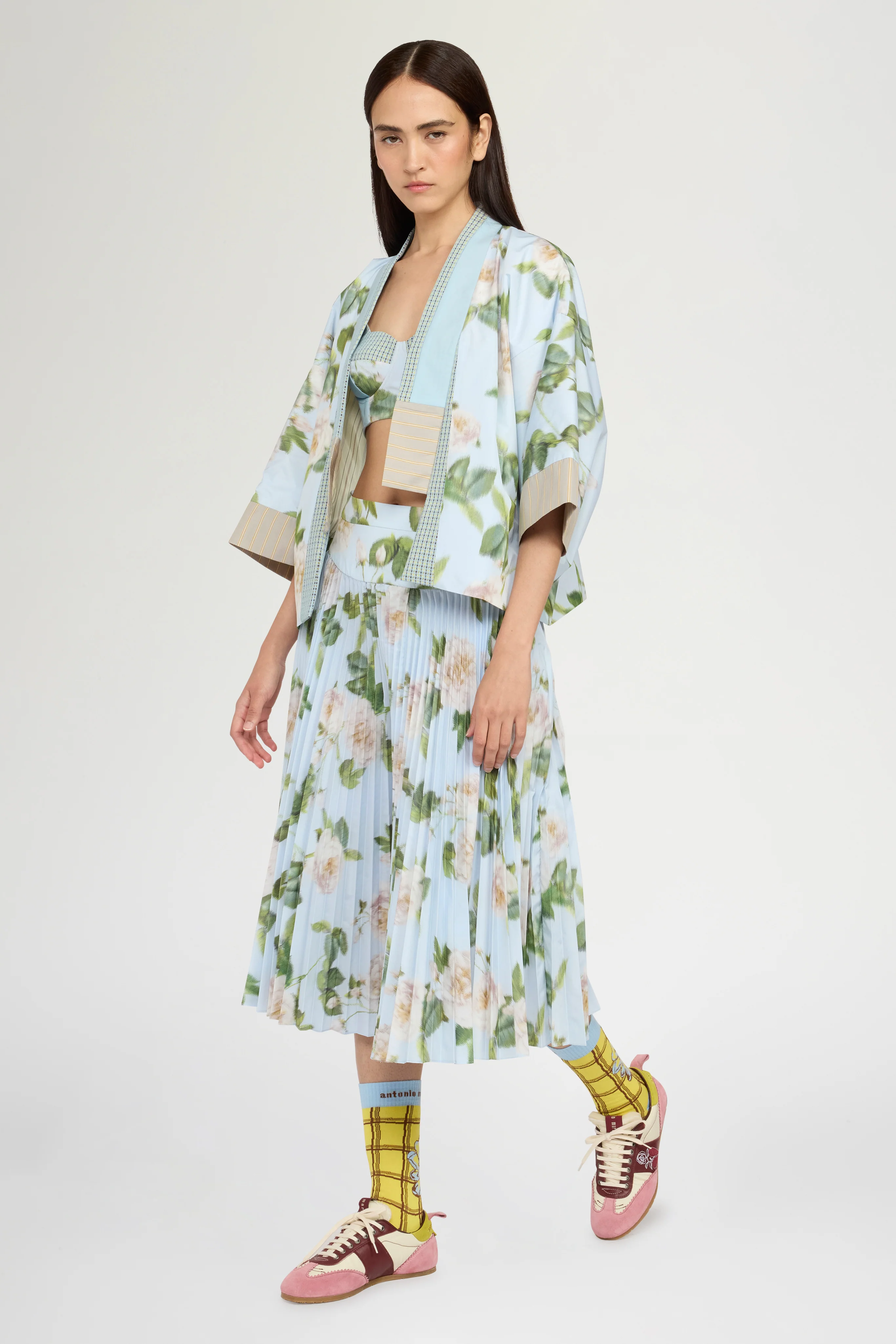 Short Kimono with Floral Print - Image 2