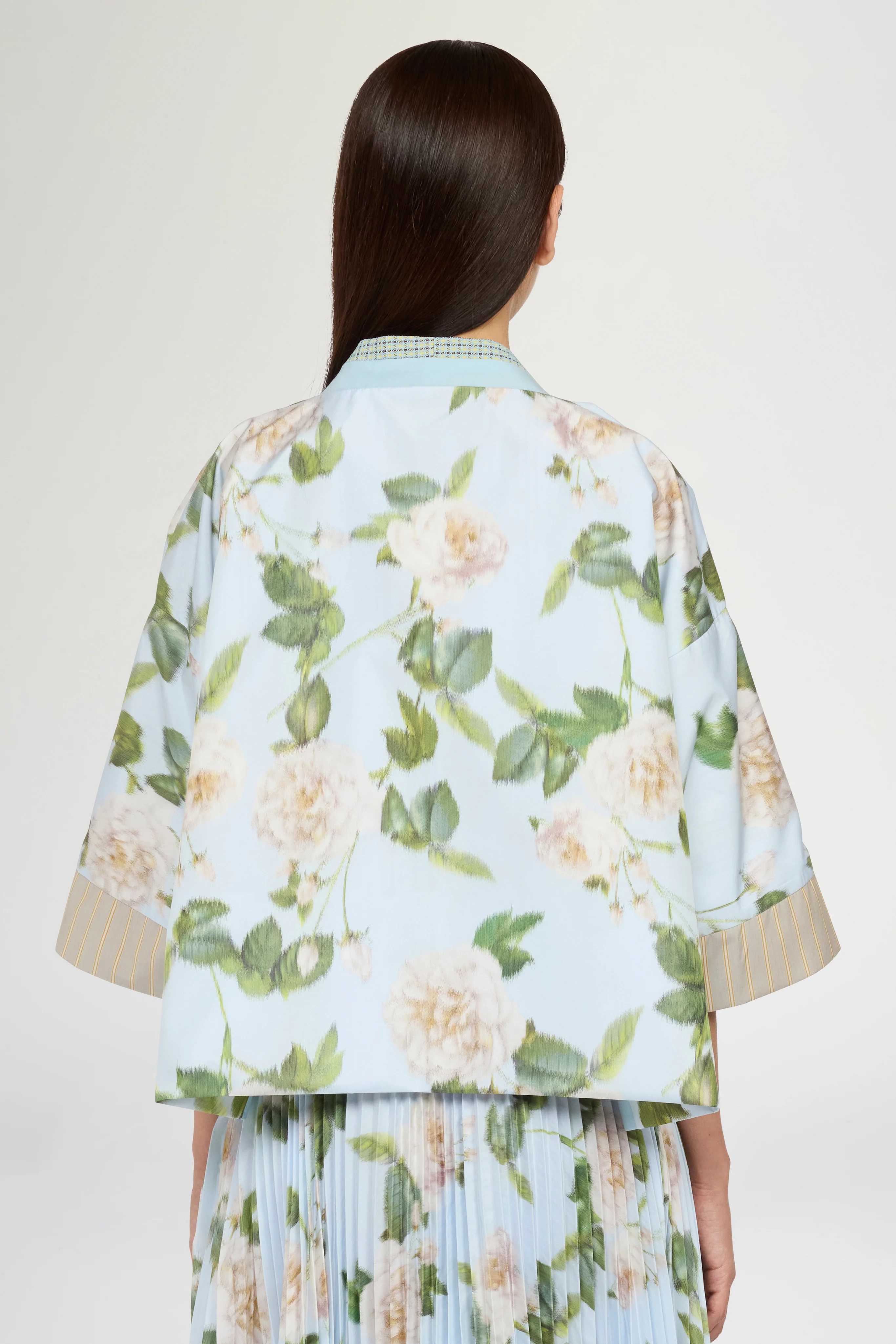 Short Kimono with Floral Print - Image 3